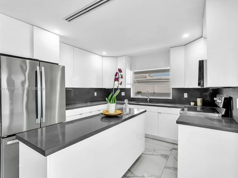 440 SE 8th Ave, Pompano Beach, Florida, United States. - Photo 12