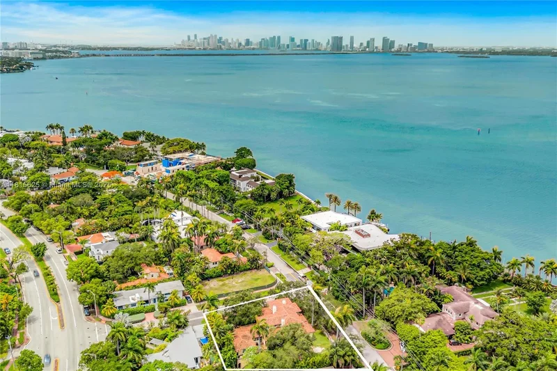 5905 N Bay Rd, Miami Beach, Florida, United States. - Photo 10