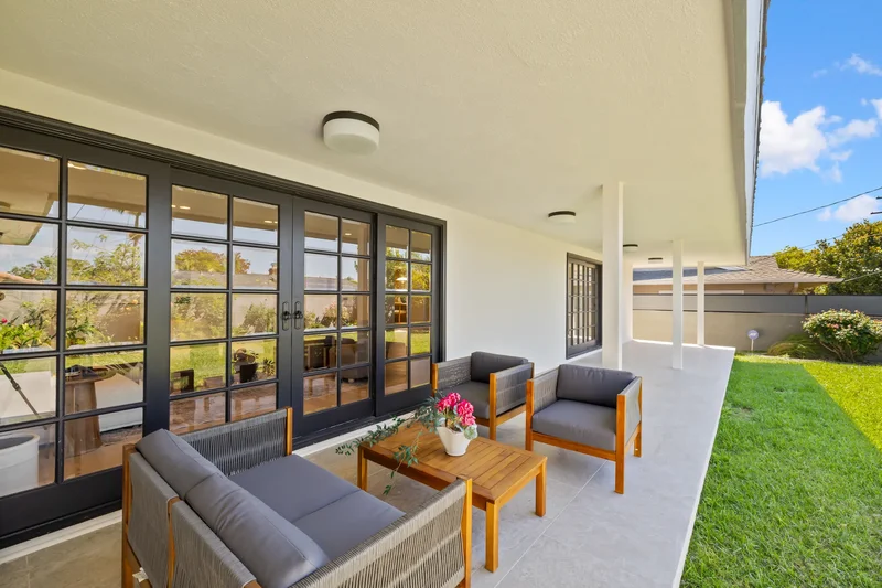 5949 South Garth Avenue , Los Angeles, CA 90056, Los Angeles, California, United States. - Photo 27