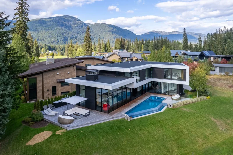 8080 Cypress Place, Whistler, British Columbia, Canada. - Photo 13