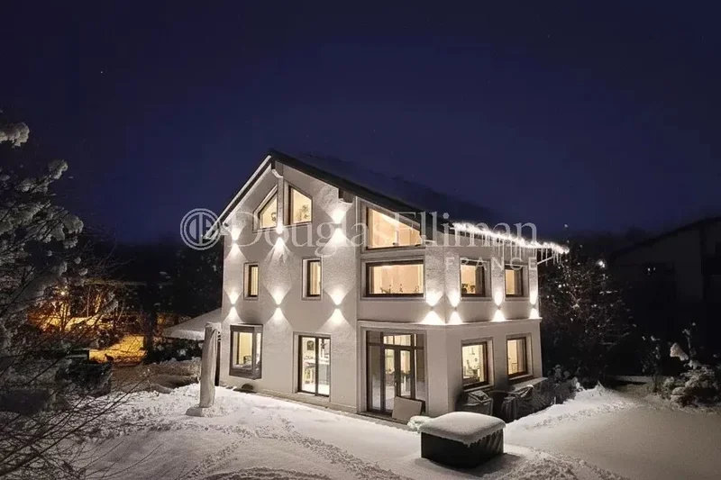 Fully renovated 4-bedroom maison de pays in Plaine des Praz, Chamonix