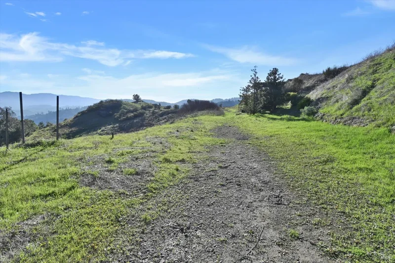 615 Oak Manor Drive, Fairfax, California, United States. - Photo 15