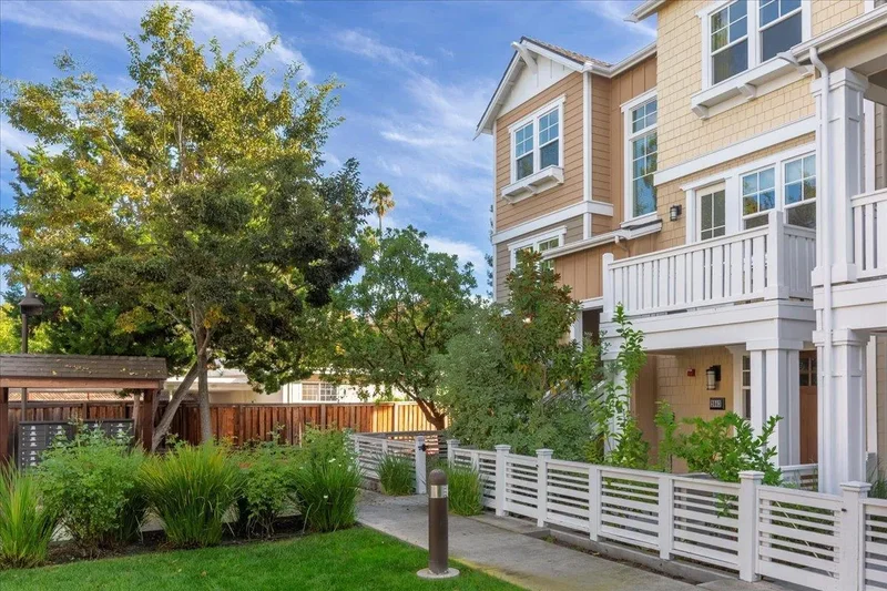 2041 Atlas Loop, Mountain View, California, United States. - Photo 4