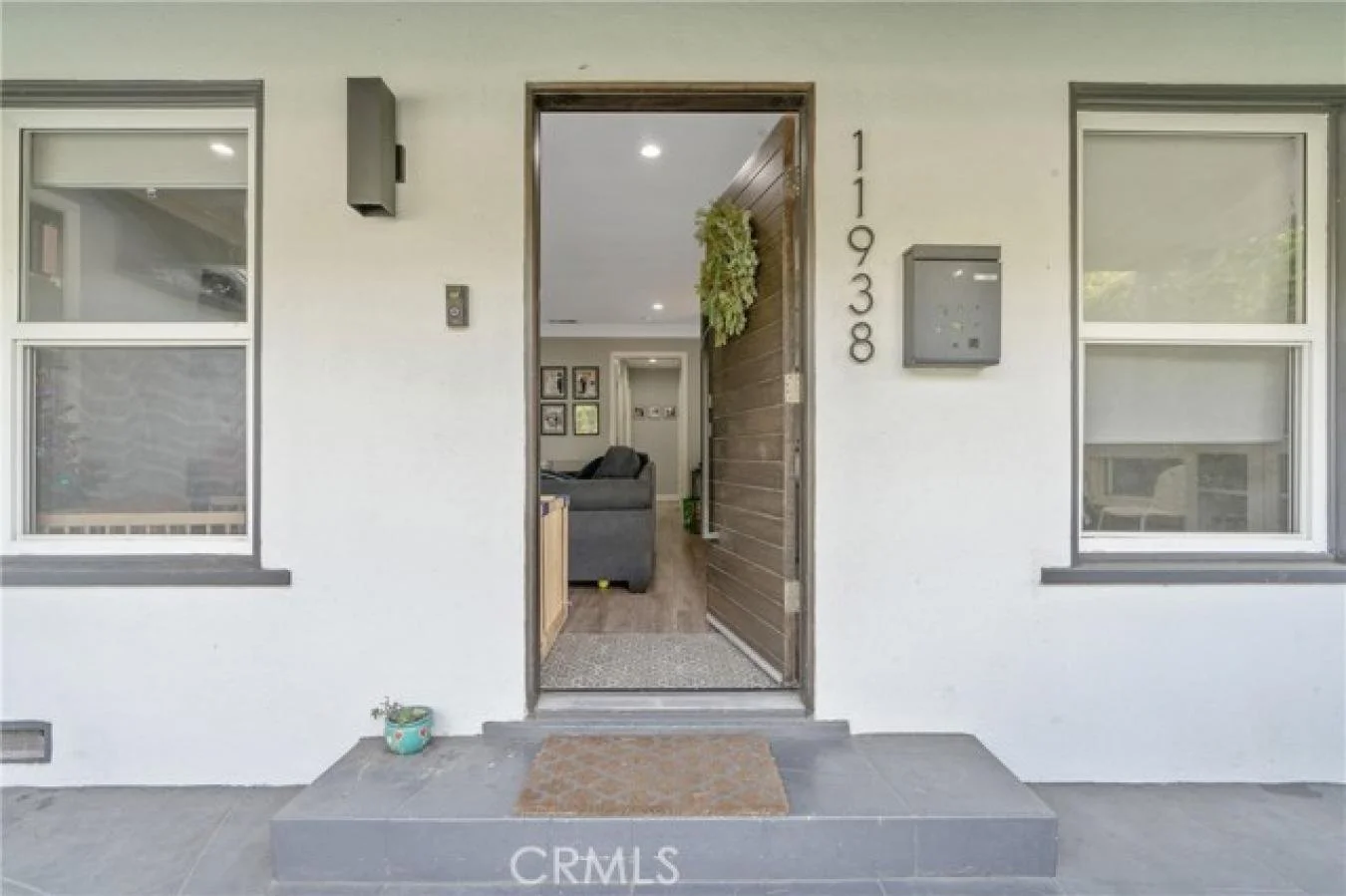Exterior photo 5