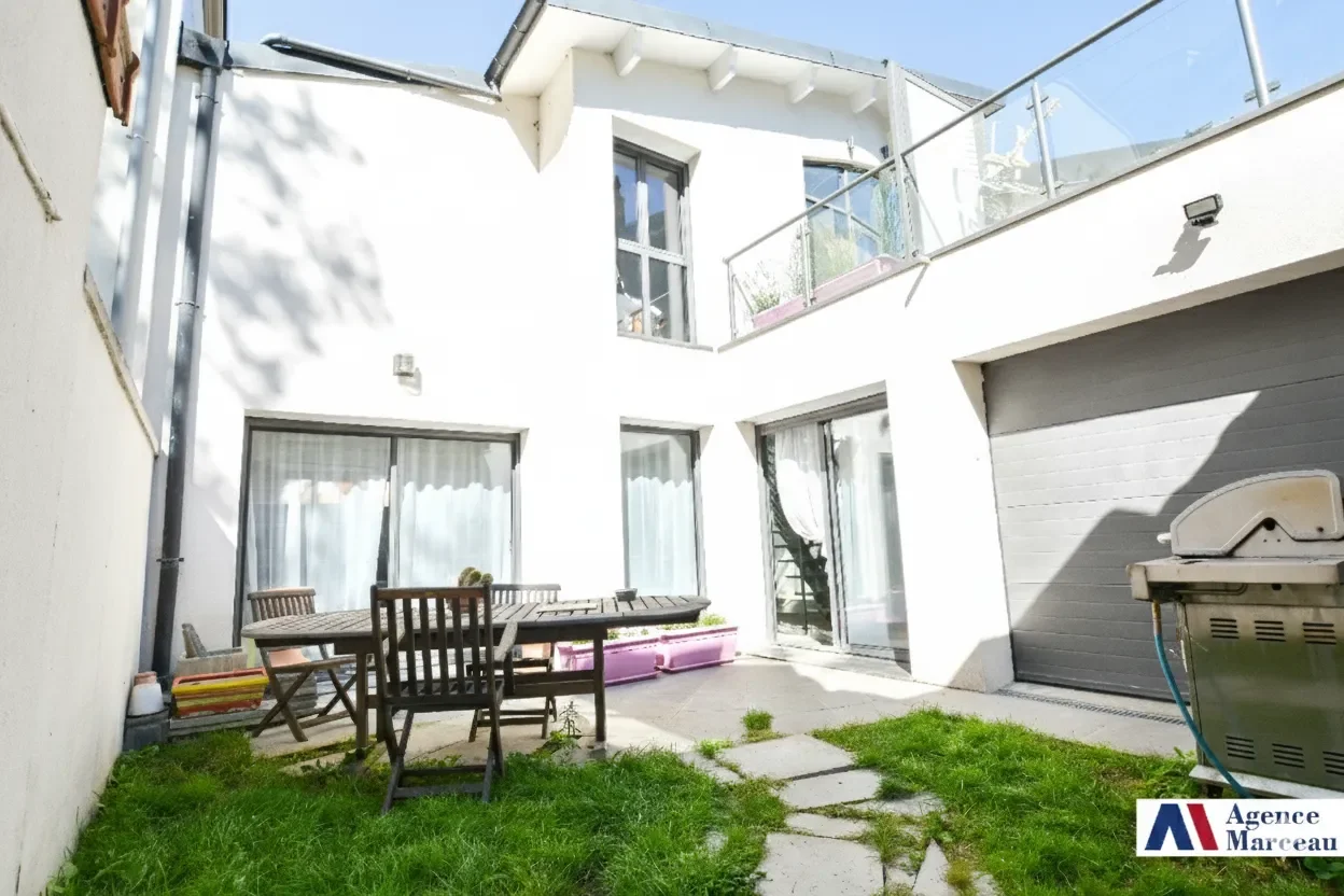 Exterior photo 3