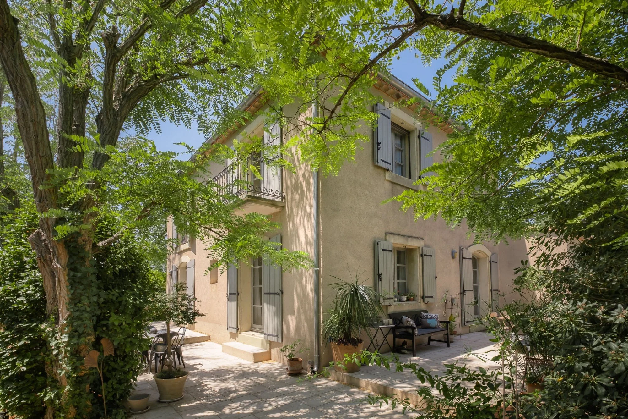 Exterior photo 2