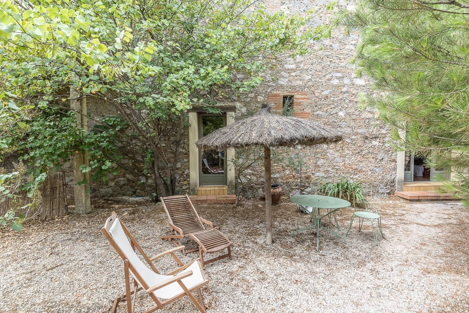 Exterior photo 6