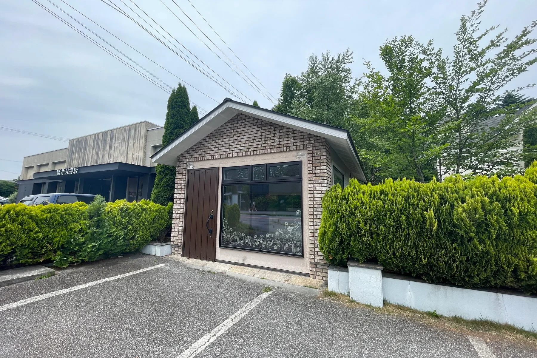 Exterior photo 4