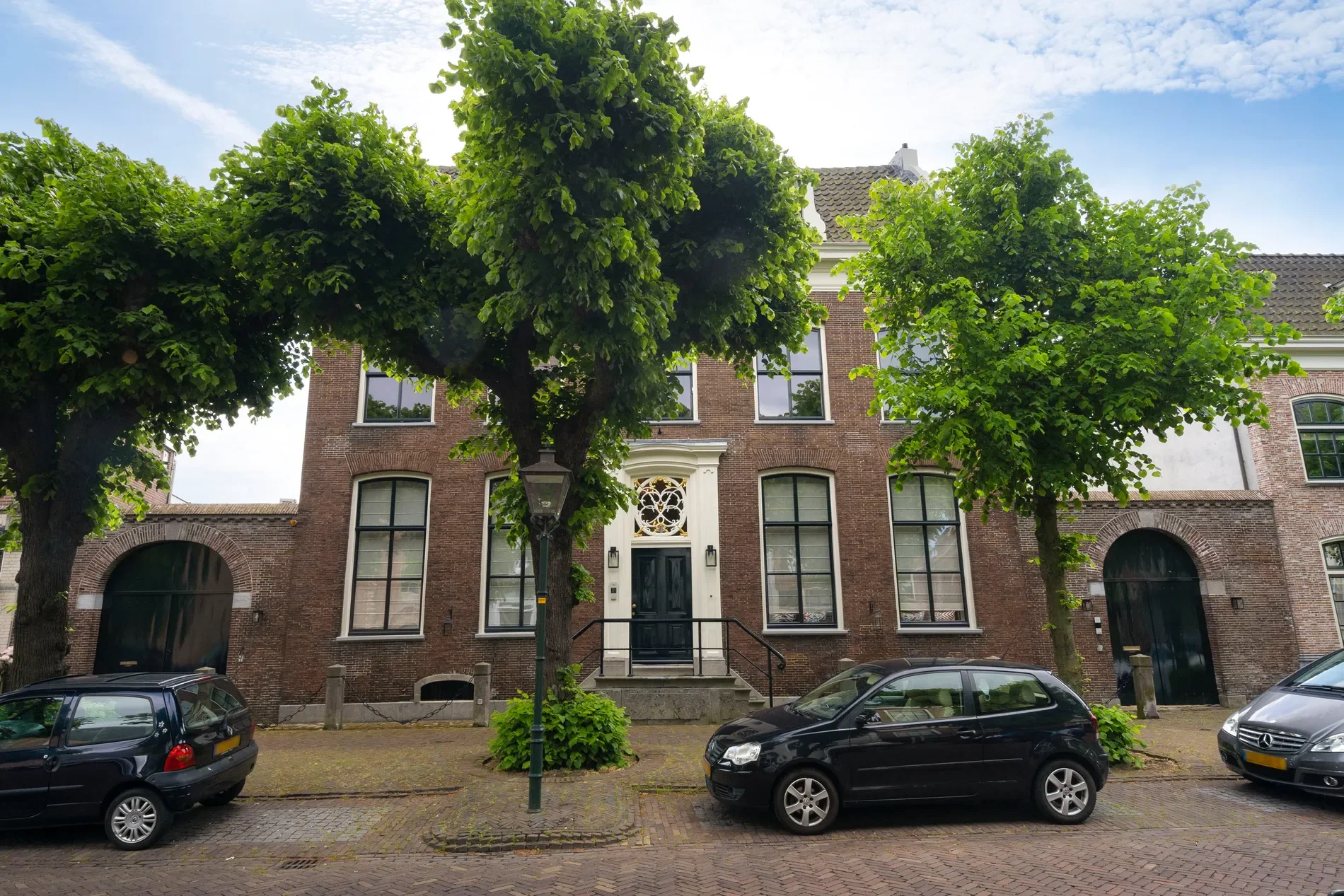 Exterior photo 2