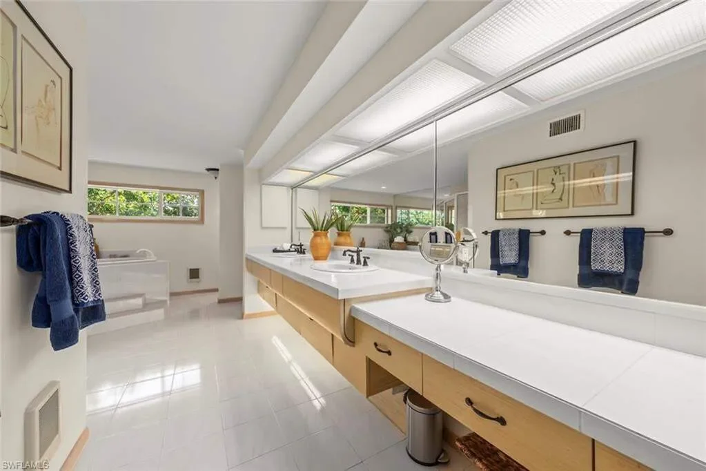 2451 Blind Pass CT, Sanibel, FL, 33957, USA, Sanibel, Florida, United States. - Photo 31