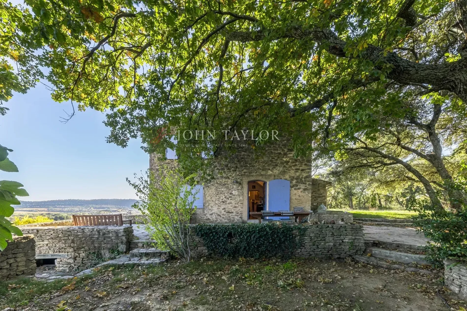 Exterior photo 8