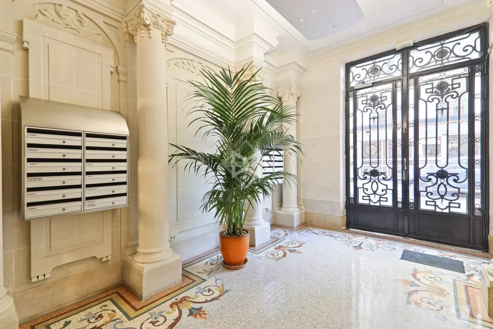 Exclusive: Two-room apartment - Near the Luxembourg Gardens
