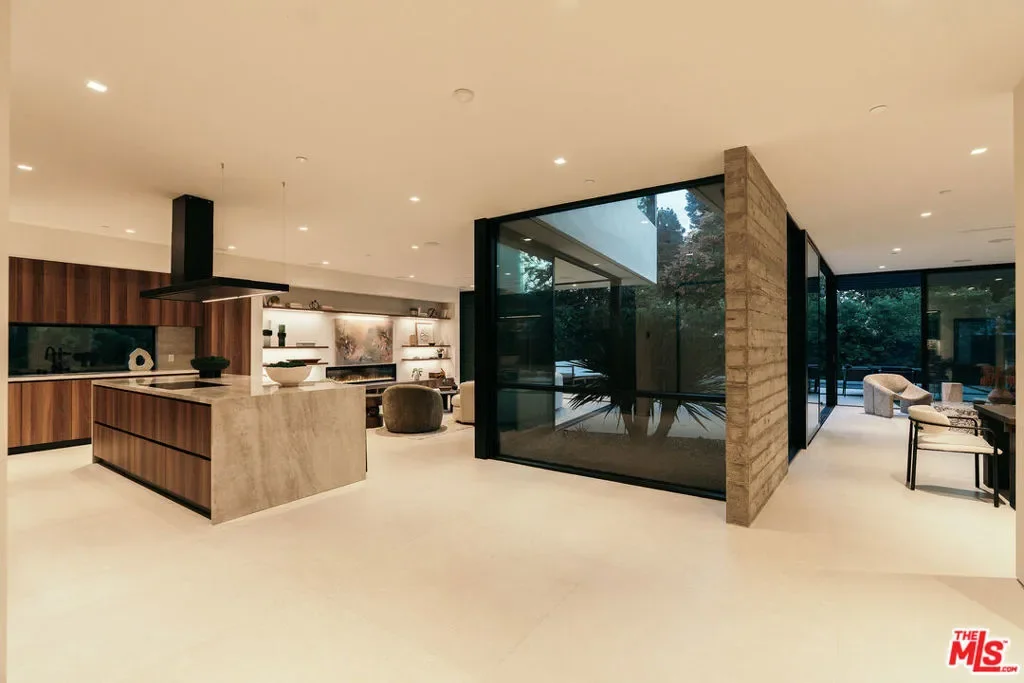 2831 Malcolm Avenue, Los Angeles, California, United States. - Photo 2