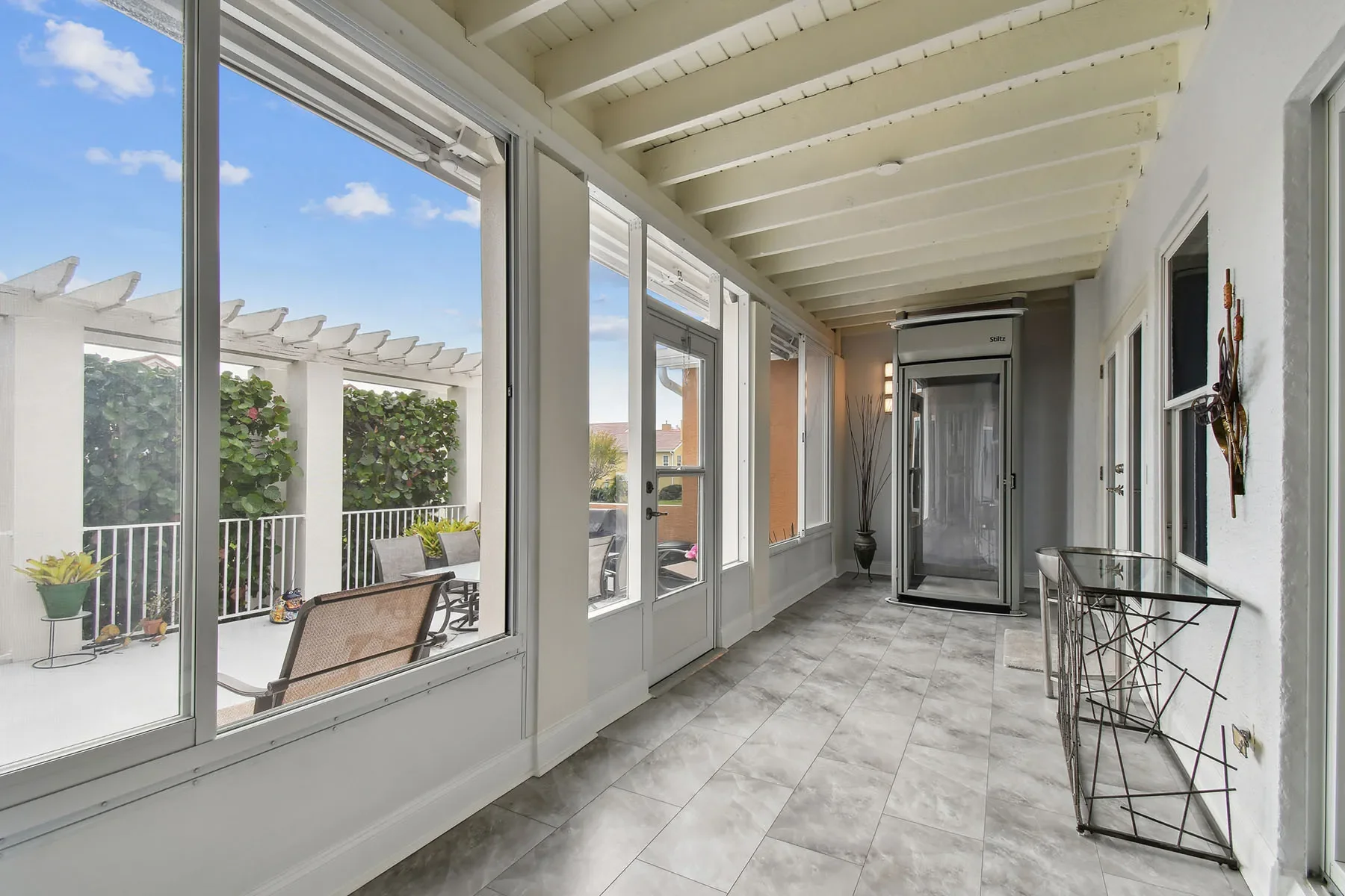 Exterior photo 2