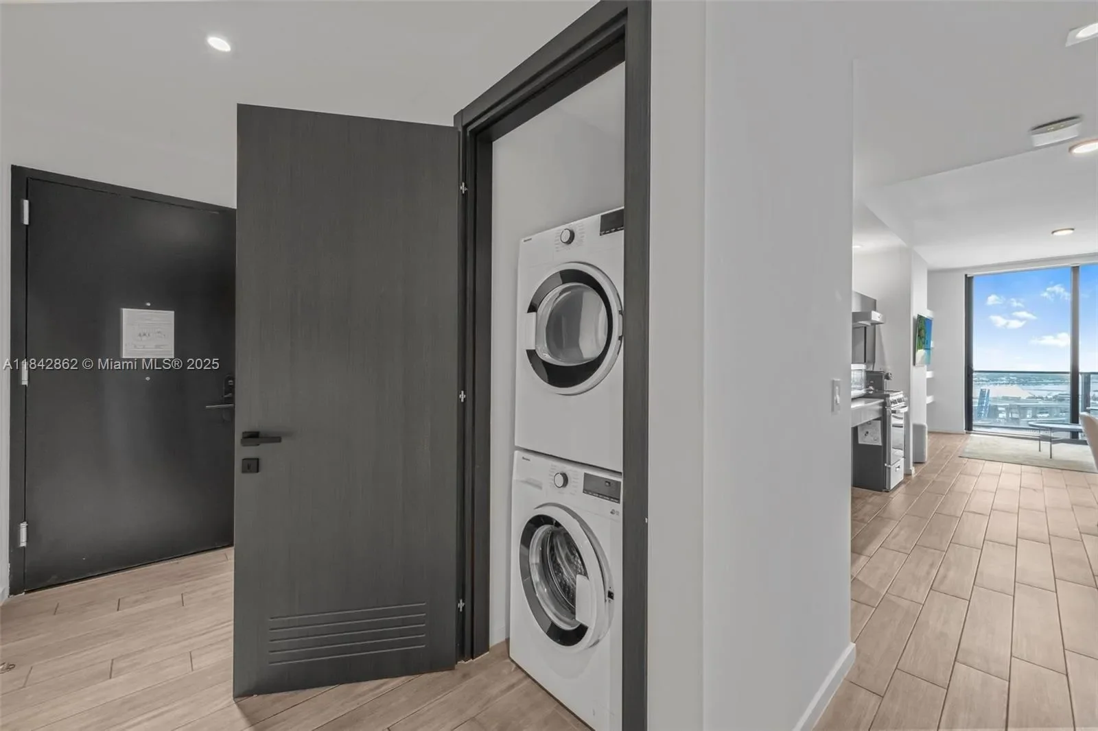 398 NE 5th St 1711, Miami, Florida, United States. - Photo 13