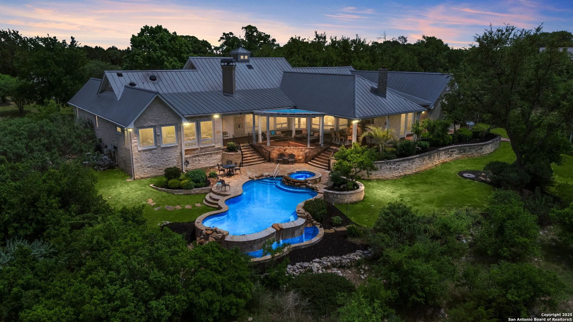 Exterior photo 2