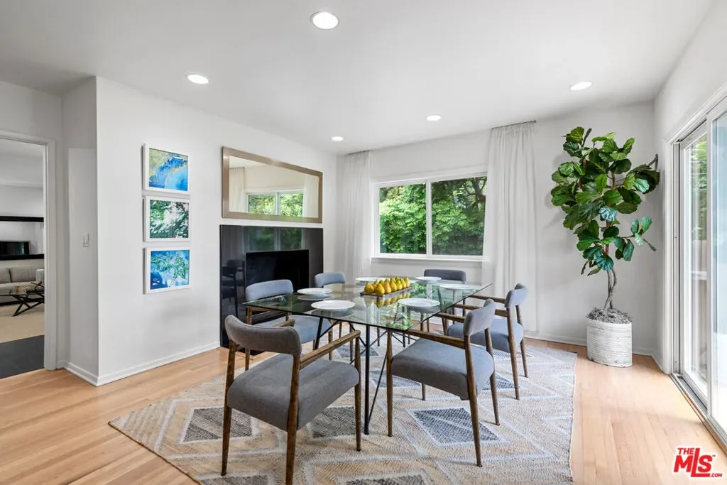 1247 N Bundy Drive, Los Angeles, California, United States. - Photo 11