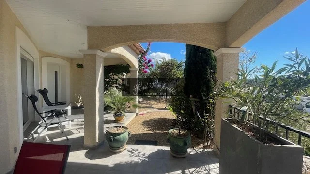 Exterior photo 2