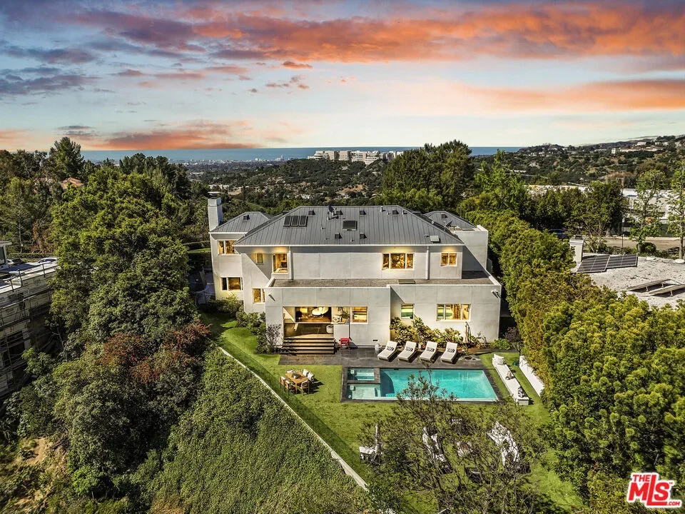 1116 Linda Flora Dr, Los Angeles, California, United States. - Photo 2