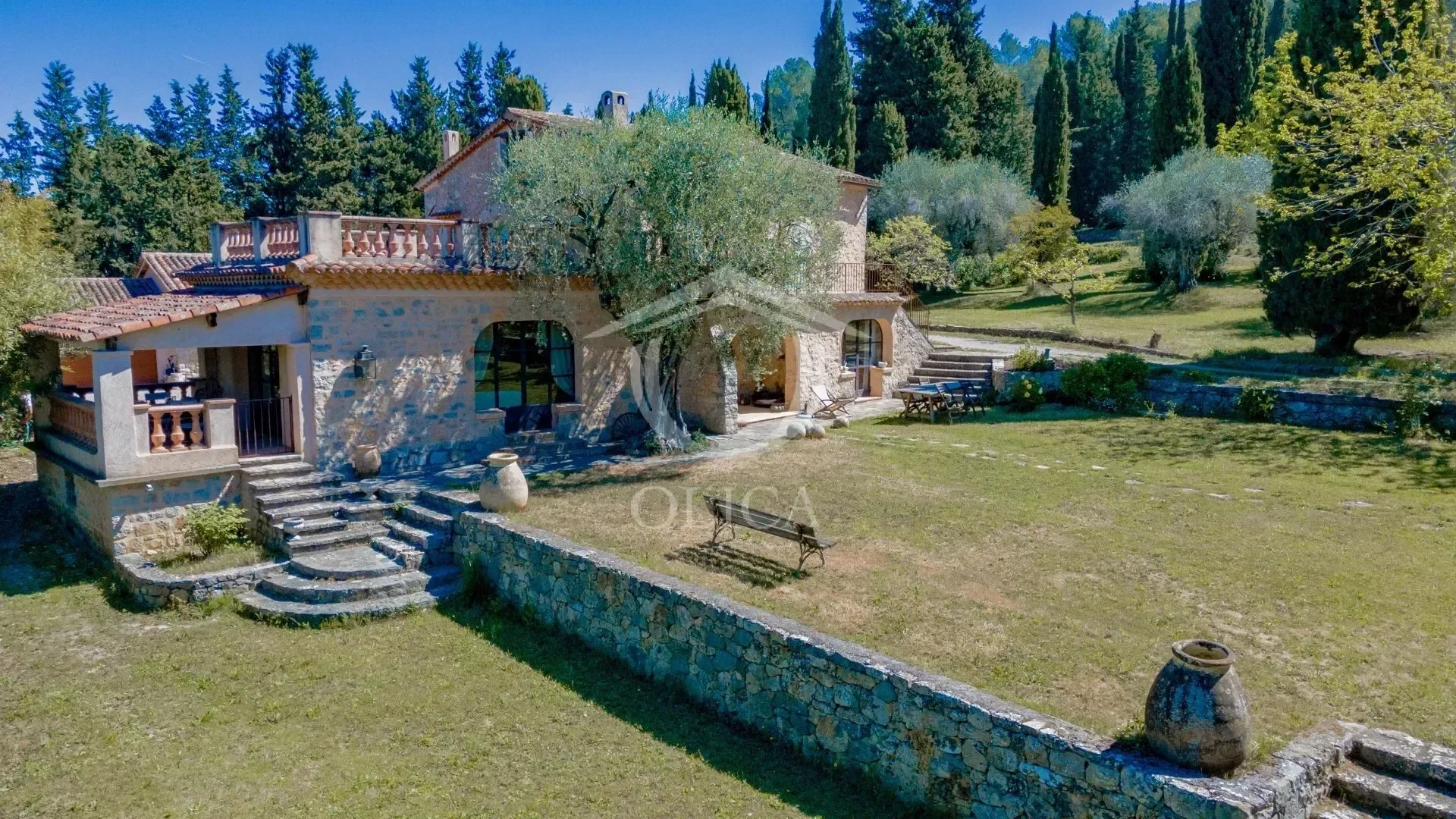 Exterior photo 4