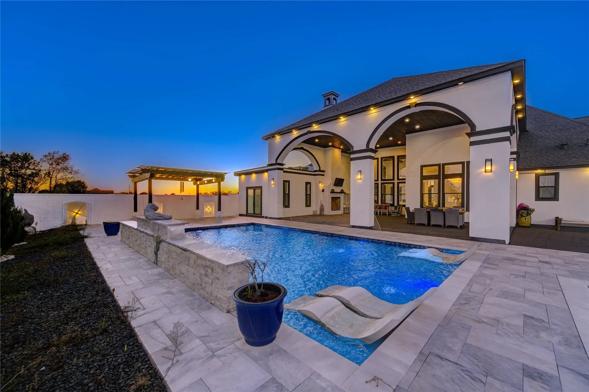 Exterior photo 5