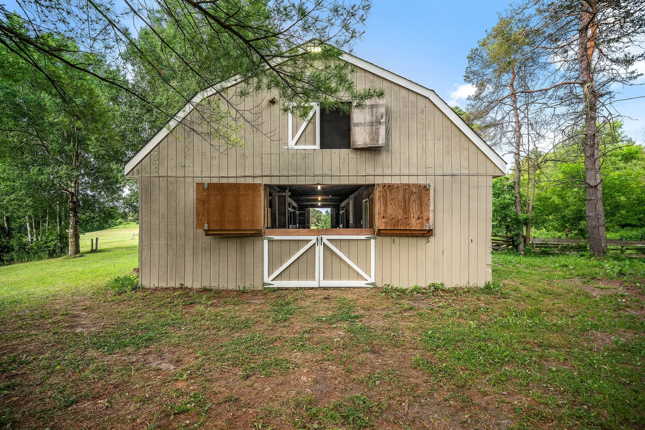 Exterior photo 8
