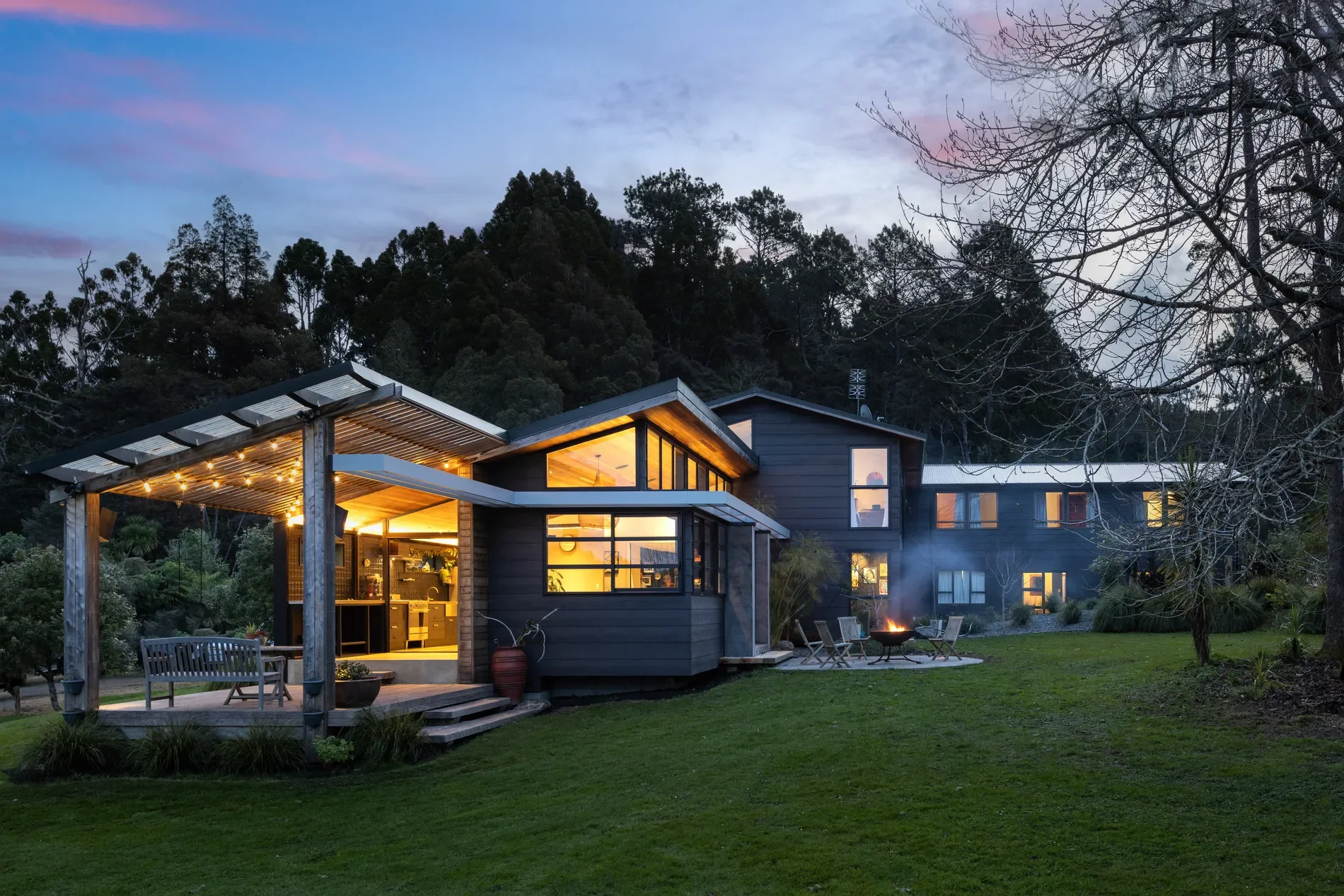 Exterior photo 4