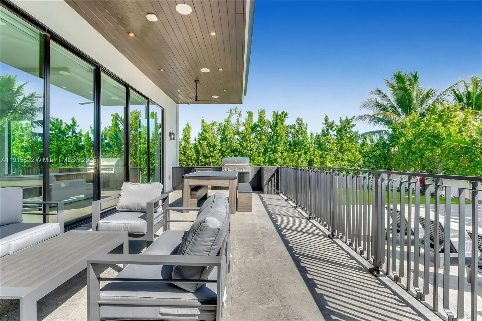9045 Hawthorne Ave, Bal Harbour, Florida, United States. - Photo 29