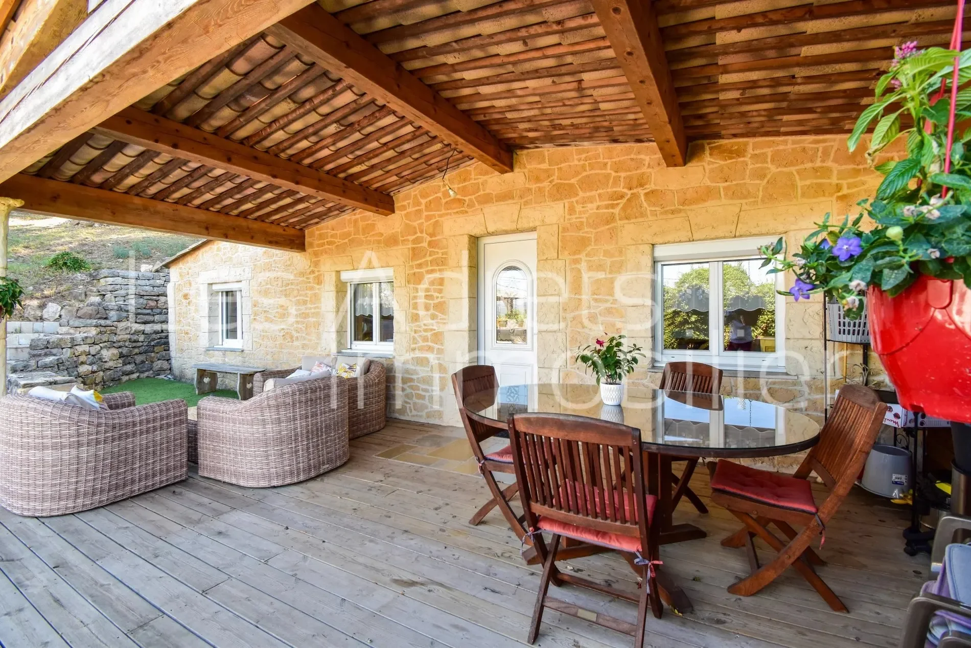 Exterior photo 7