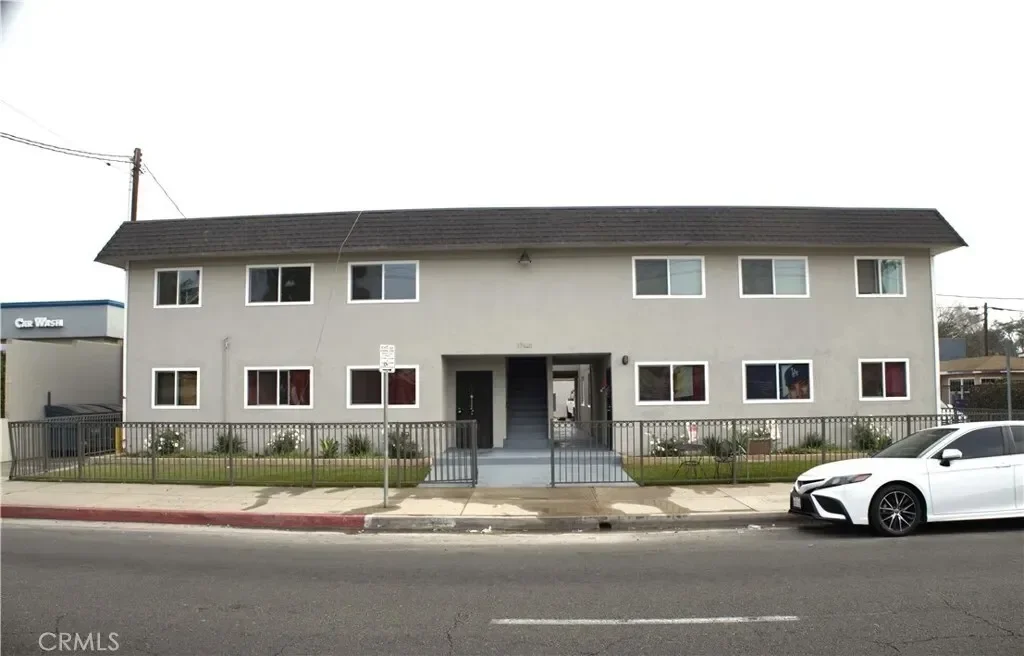 17420 Downey Avenue, Bellflower, California, United States. - Photo 4