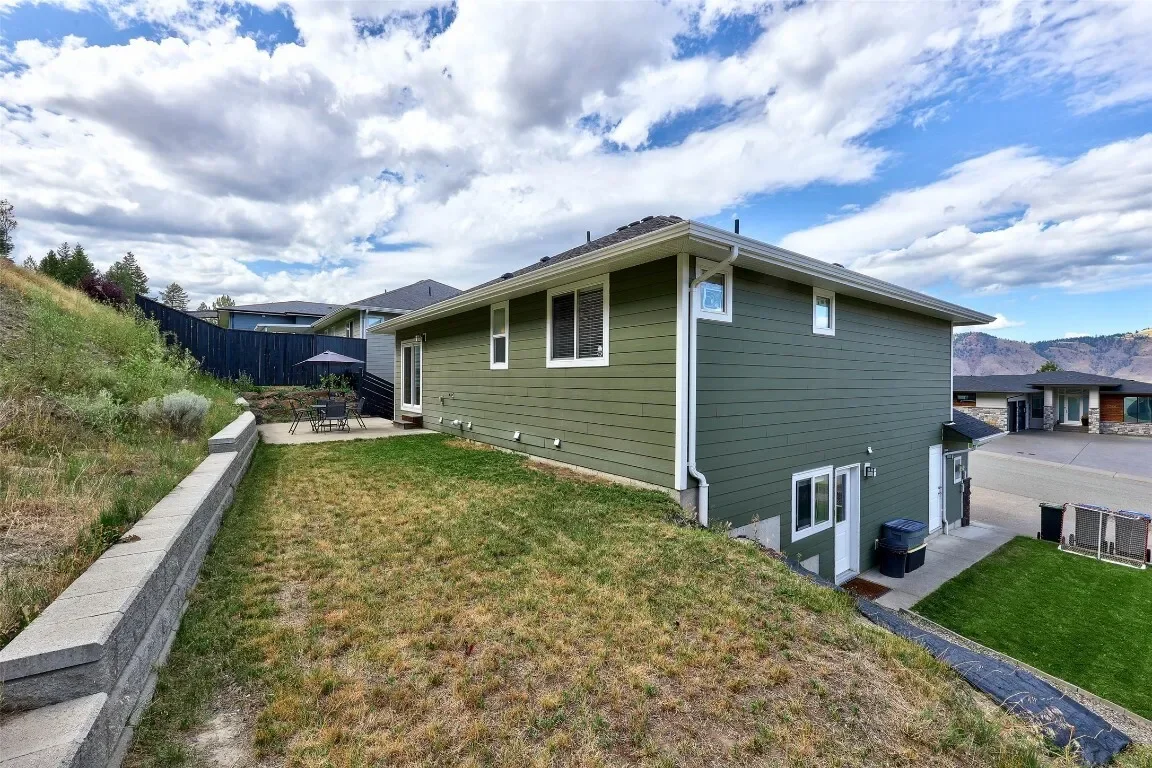 Exterior photo 5