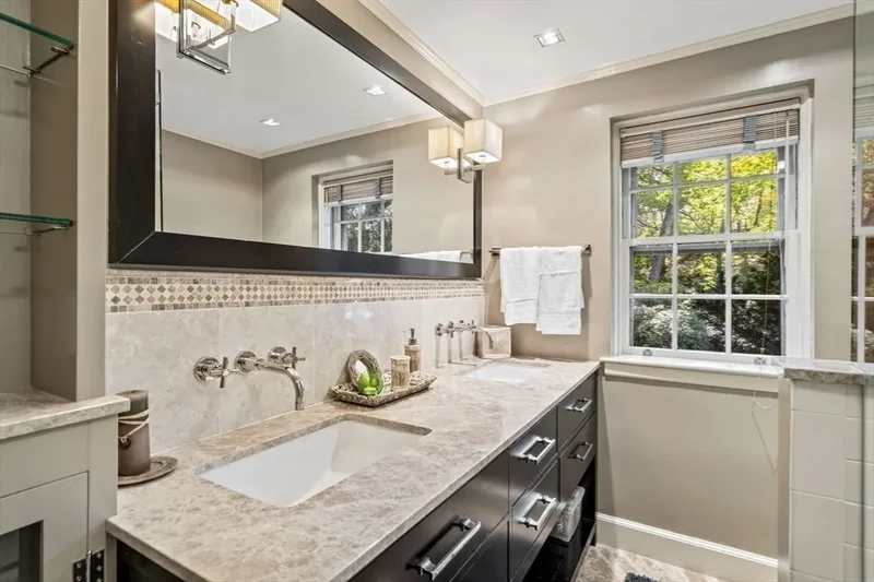 1125 W Roxbury Pkwy, Brookline, MA, 02467, USA, Brookline, Massachusetts, United States. - Photo 34