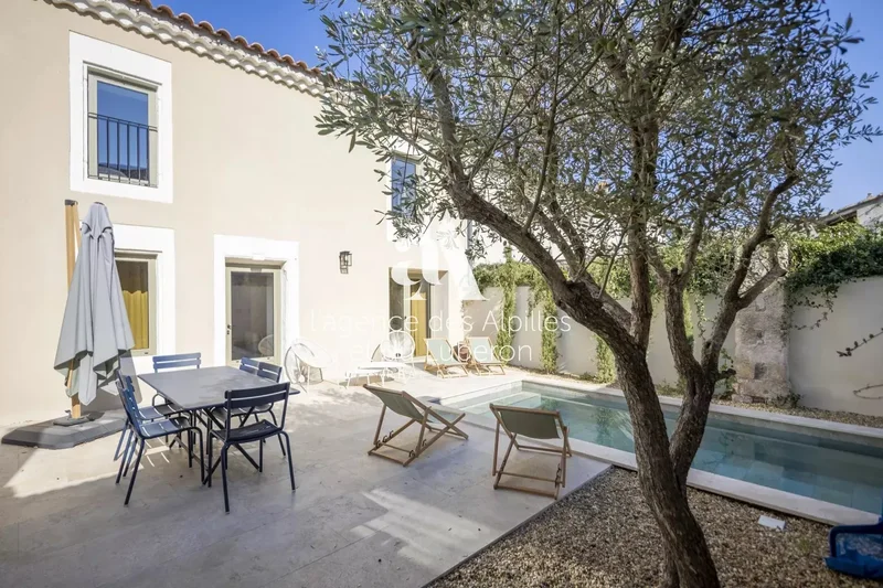 Exquisite Renovated Village House Near Saint-Rémy-de-Provence