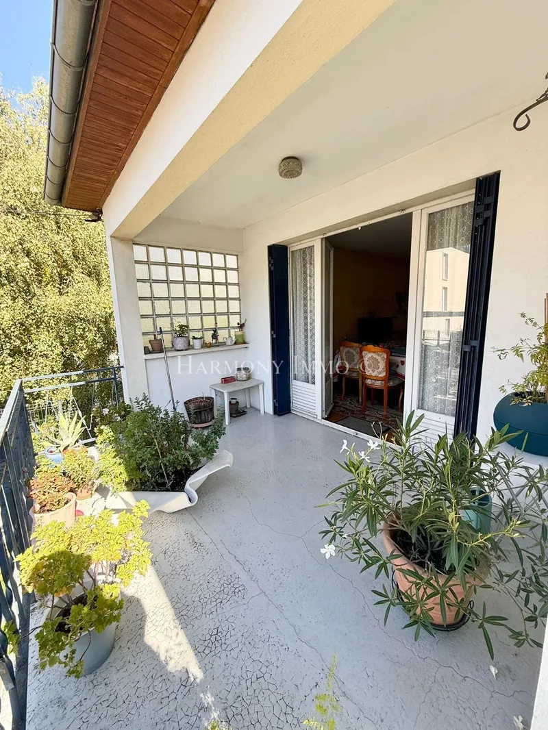 Beautiful family house with independent apartment 168 m² 555 m² plot