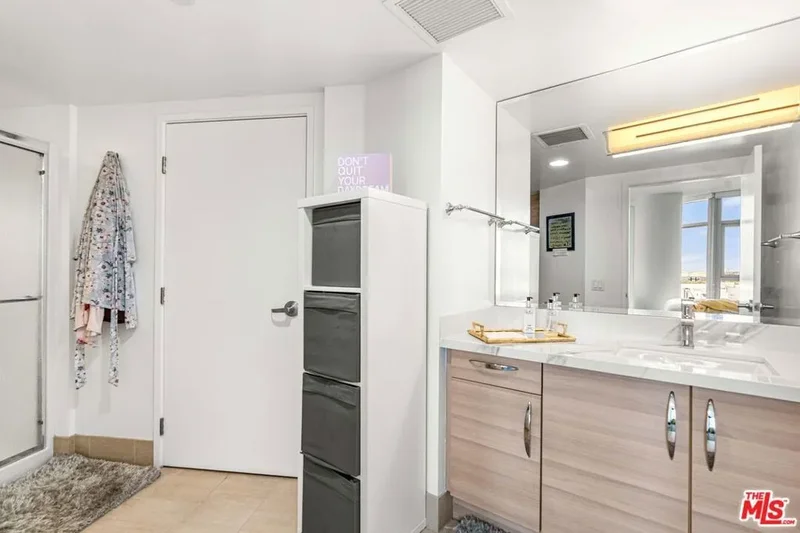 13650 Marina Pointe Drive 1009, Marina del Rey, California, United States. - Photo 13