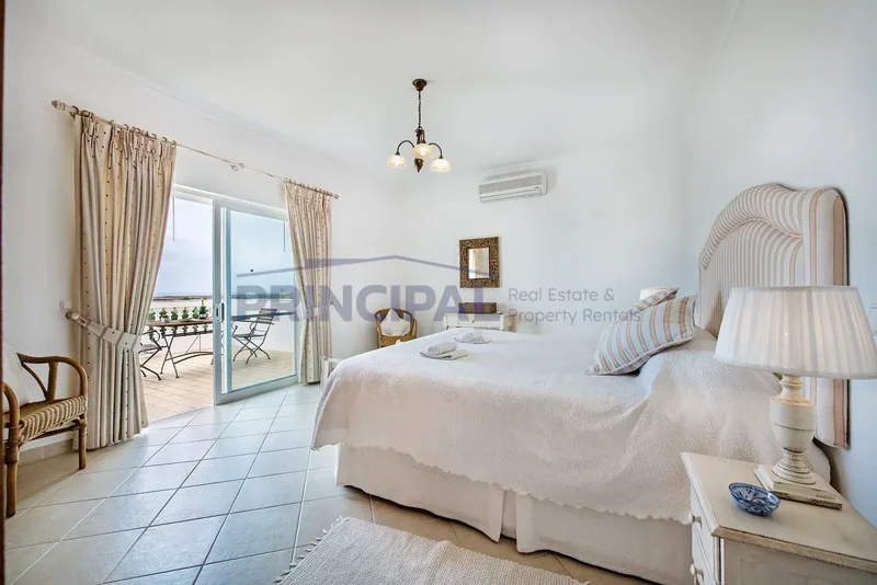 4 Bedroom Detached Villa with Pool and Sea Views, in the West of Albufeira