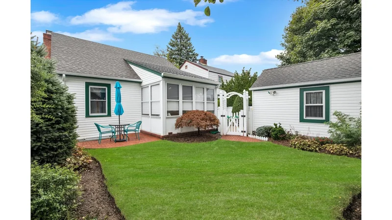 18 School Street, Malverne, New York, United States. - Photo 15