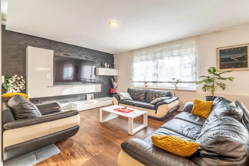 Zagreb, Dubrava – Beautiful 250 m² House with 2 Garage Parking Spaces
