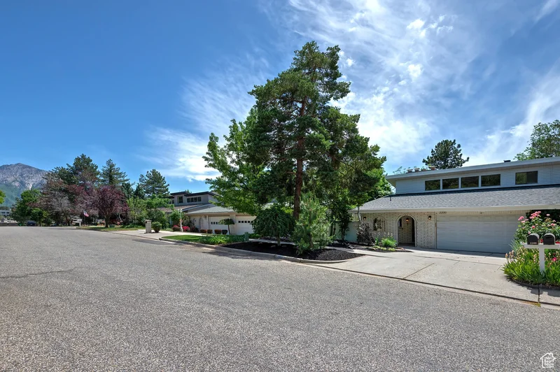2200 S WASATCH DR, Salt Lake City, Utah, United States. - Photo 21