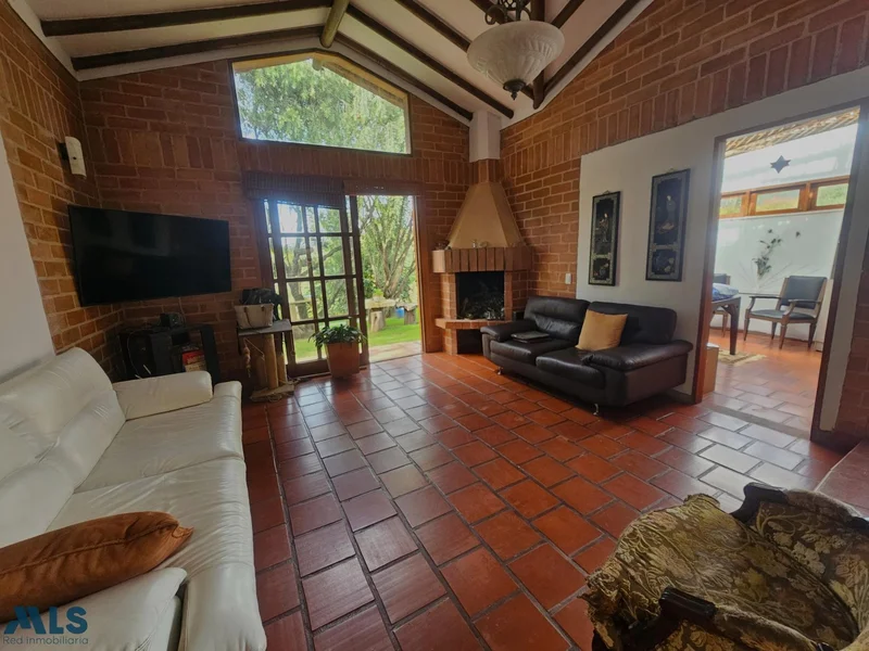 Country house for sale in El Escobero