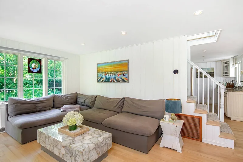 8 Lawrence Avenue , Hampton Bays, NY 11946, Hampton Bays, New York, United States. - Photo 5