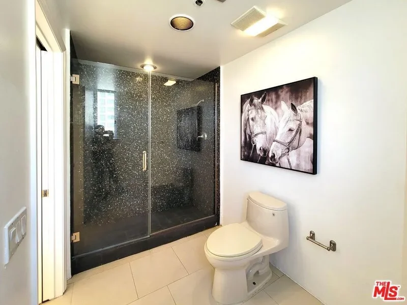 10550 Wilshire Boulevard 1004, Los Angeles, California, United States. - Photo 8