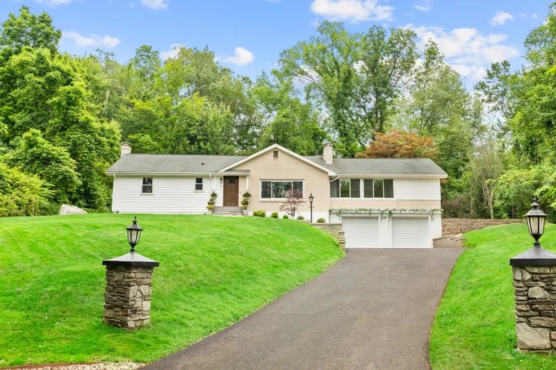 14 Pine Tree Lane, Avon, Connecticut, United States. - Photo 6