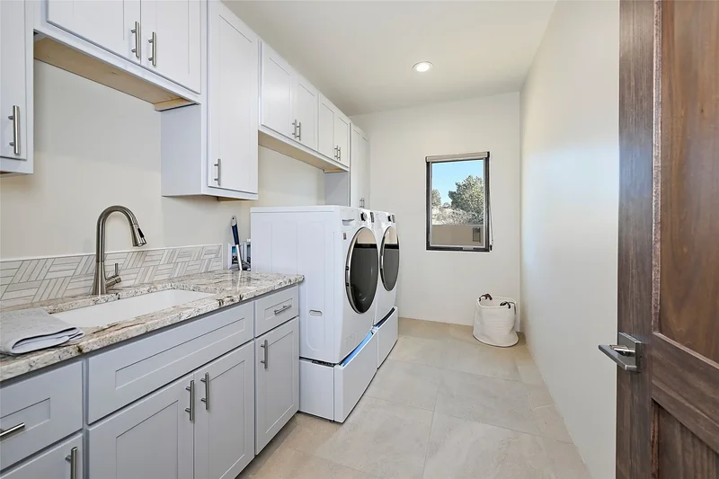 11 Via De Las Yeguas, Santa Fe, NM 87506, Santa Fe, New Mexico, United States. - Photo 9