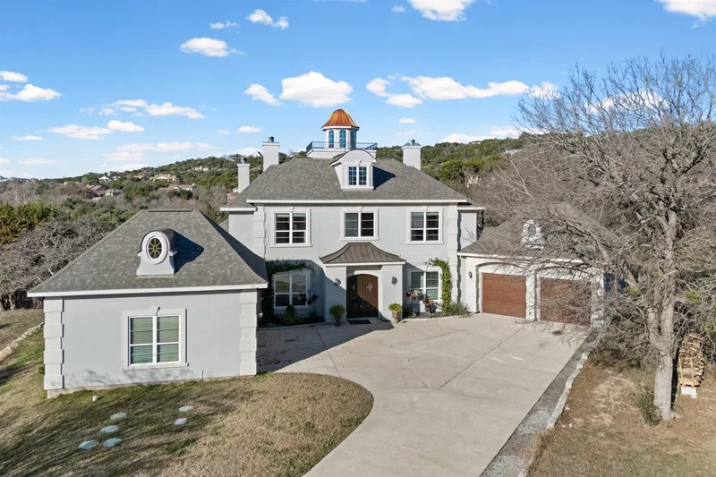 Single Family Residence in Leander