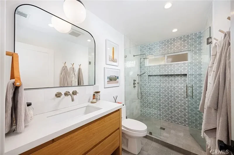 122 E Bay Avenue, Newport Beach, California, United States. - Photo 22