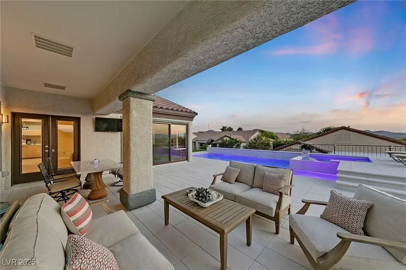 Single Family Residence in Henderson