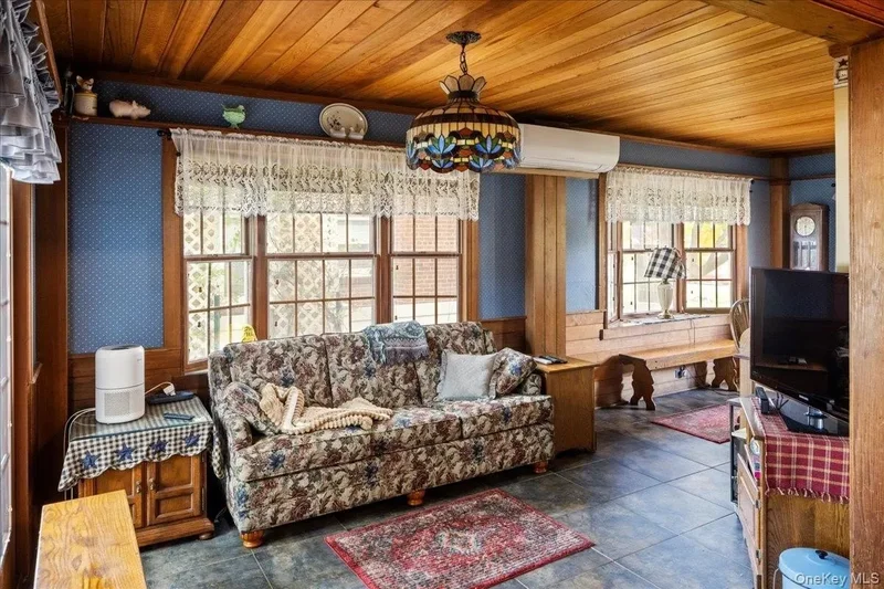 331 Mineola Boulevard, Mineola, NY, 11501, USA, Mineola, New York, United States. - Photo 14