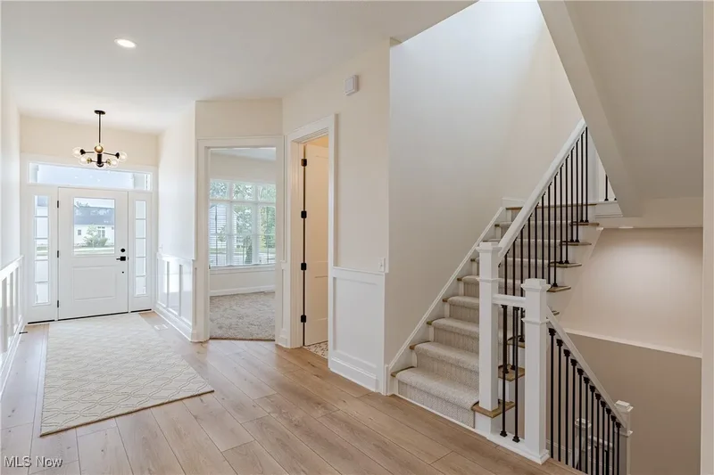 592 Magnolia Court, Mayfield Village, OH 44143, Cleveland, Ohio, United States. - Photo 6
