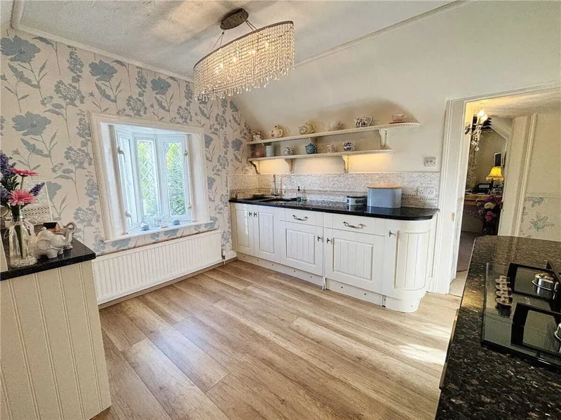 Eastcliff Road, Shanklin, England, United Kingdom. - Photo 10